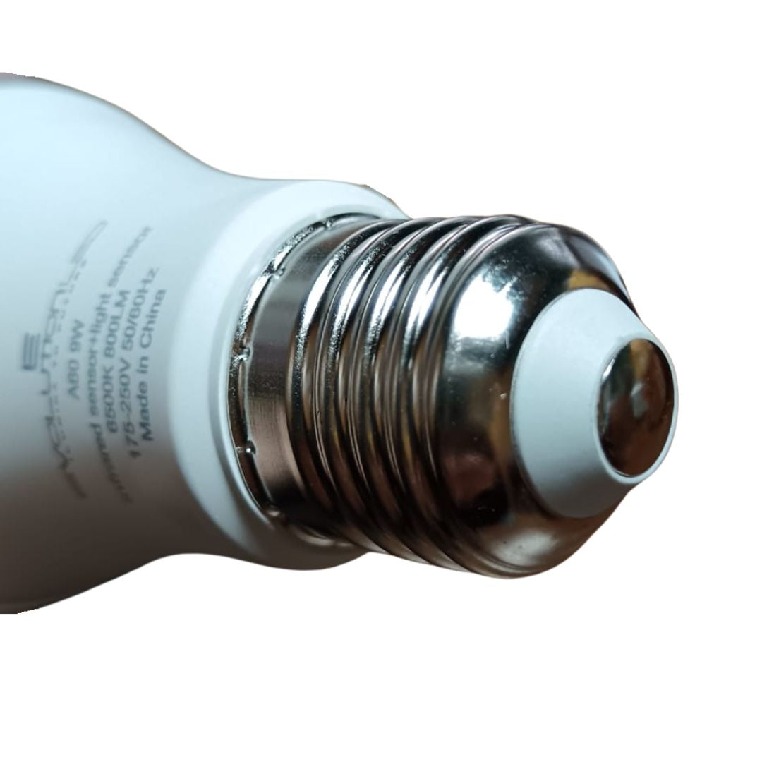 LAMPARA LED A60 9W LUZ FRIA CON SENSOR INFRAROJO Y SENSOR DE LUZ